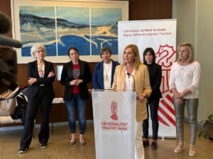 Reunion Salomé Pradascon plataforma Afectados vias Horta Sud